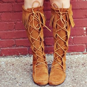 Minnetonka suede moccasins!! NEW